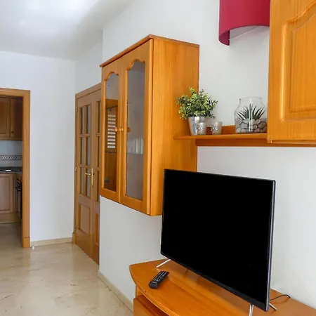 1 Bedroom With Airconditioning And Bath - Max 4 Guests Бенидорм